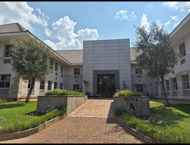 280M² OFFICE TO LET IN HYDE PARK